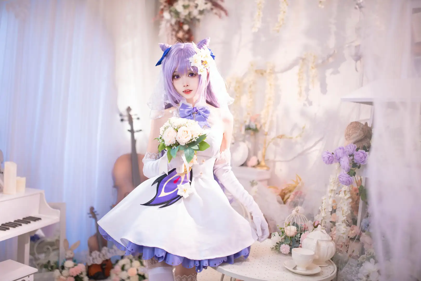 艾西aiwest cos 原神刻晴 花嫁装 白色短婚纱 紫色裙衬 手捧白玫瑰