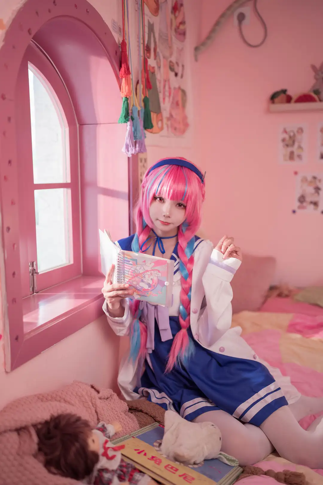 艾西aiwest cos 湊阿库娅 窗边翻画册 蓝色发箍 白丝