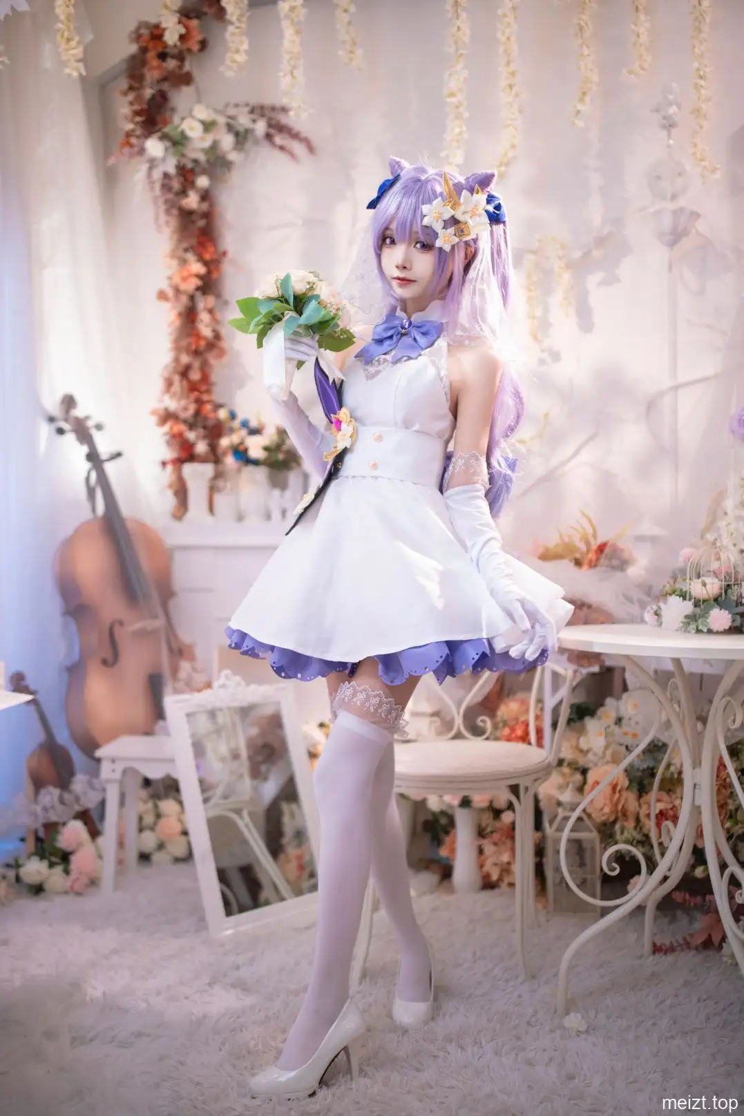 艾西aiwest cos 刻晴花嫁 全身站姿 白色长筒袜 大提琴与白花布景