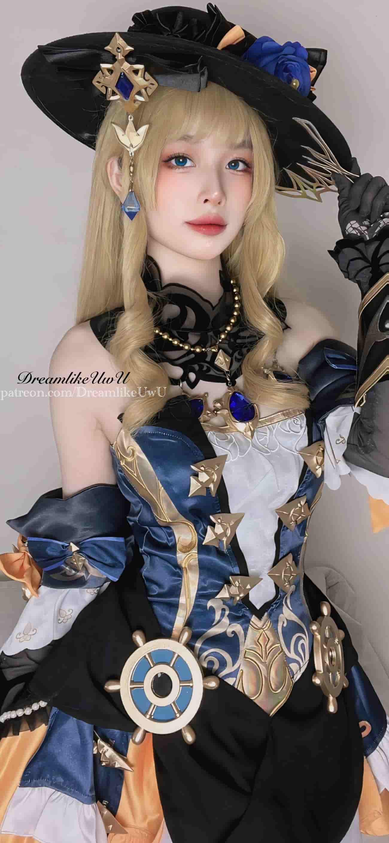 DreamlikeUwU cos 原神娜维娅 黑色宽檐帽 蓝金礼裙 腰间舵轮饰件 DreamlikeUwU cos 原神娜维娅 黑色宽檐帽 蓝金礼裙 腰间舵轮饰件