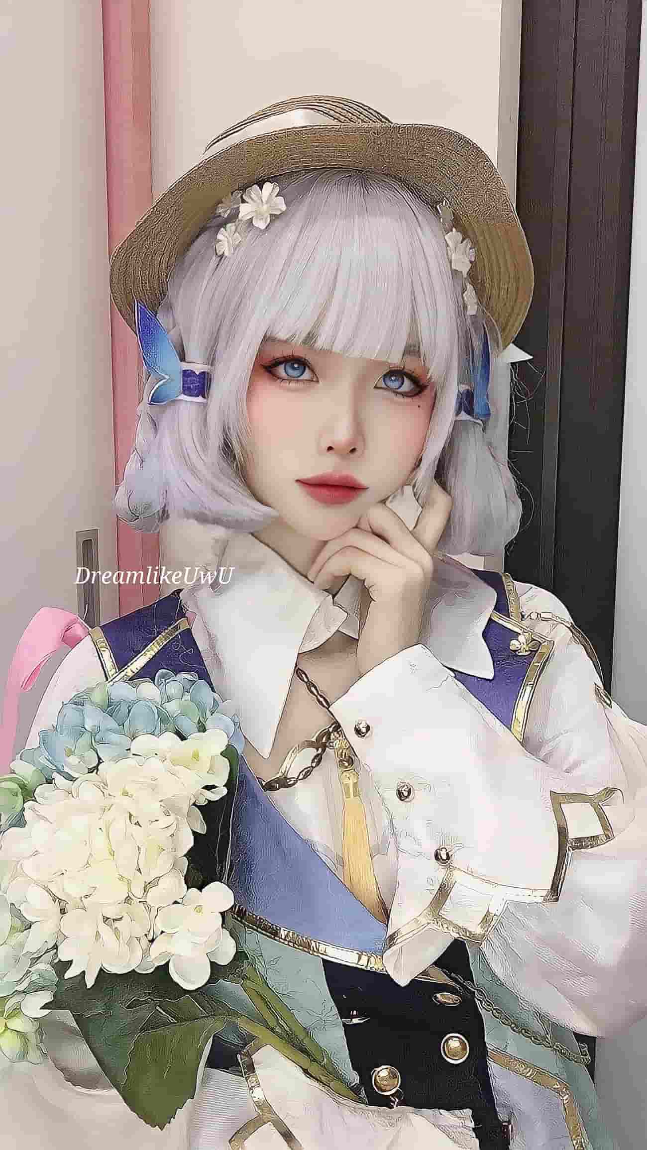 DreamlikeUwU 银白短发 草帽 怀抱绣球花束 白衬衫蓝外套 DreamlikeUwU 银白短发 草帽 怀抱绣球花束 白衬衫蓝外套