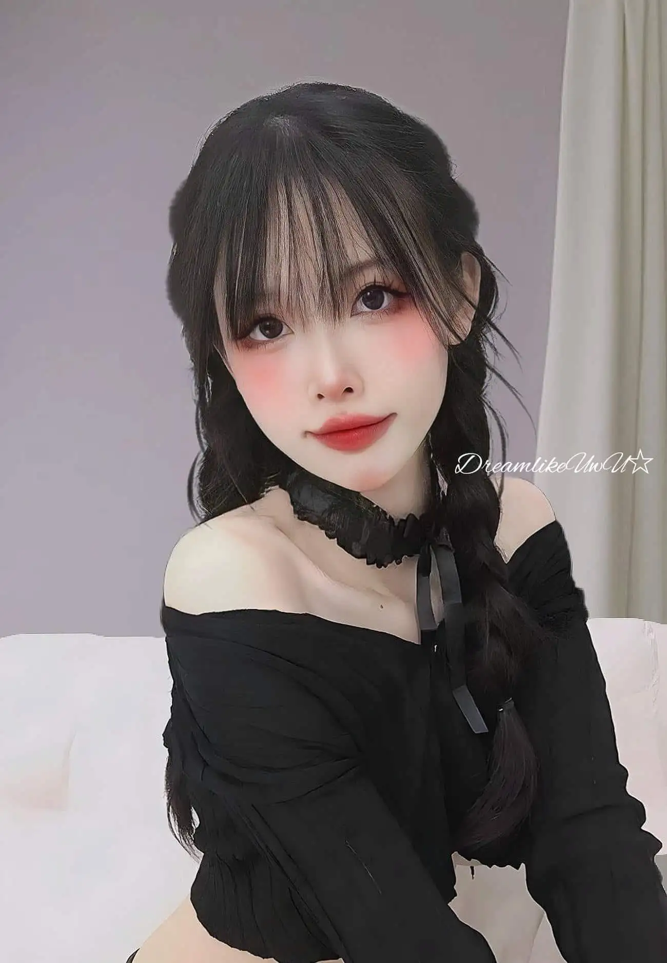 DreamlikeUwU 便装自拍 黑色露肩上衣 蕾丝颈带 双麻花辫 DreamlikeUwU 便装自拍 黑色露肩上衣 蕾丝颈带 双麻花辫