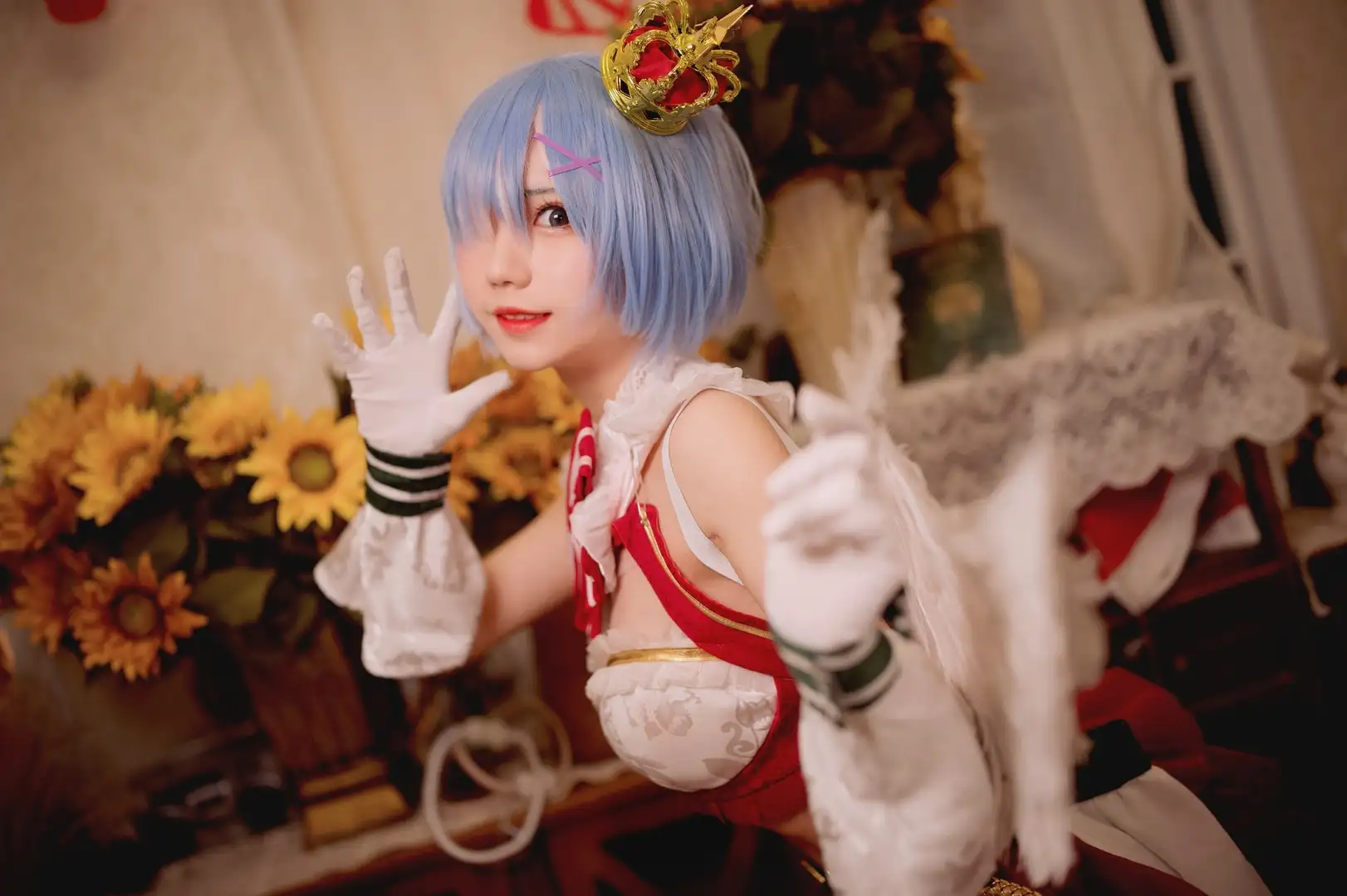花柒Hana 蓝色短发红白角色服半身肖像 花柒Hana 蓝色短发红白角色服半身肖像