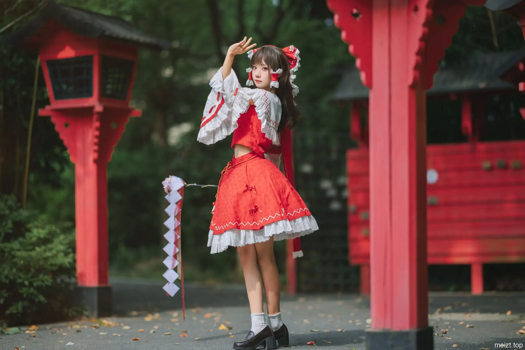 花柒Hana 红白角色裙户外全身站姿 花柒Hana 红白角色裙户外全身站姿
