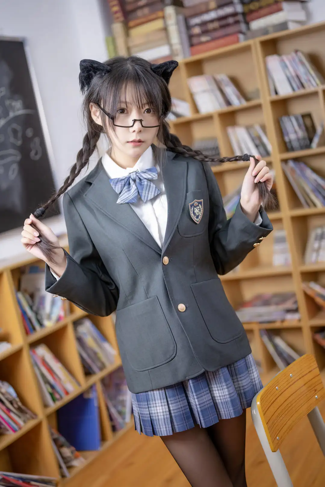 香草喵露露 灰色制服站姿