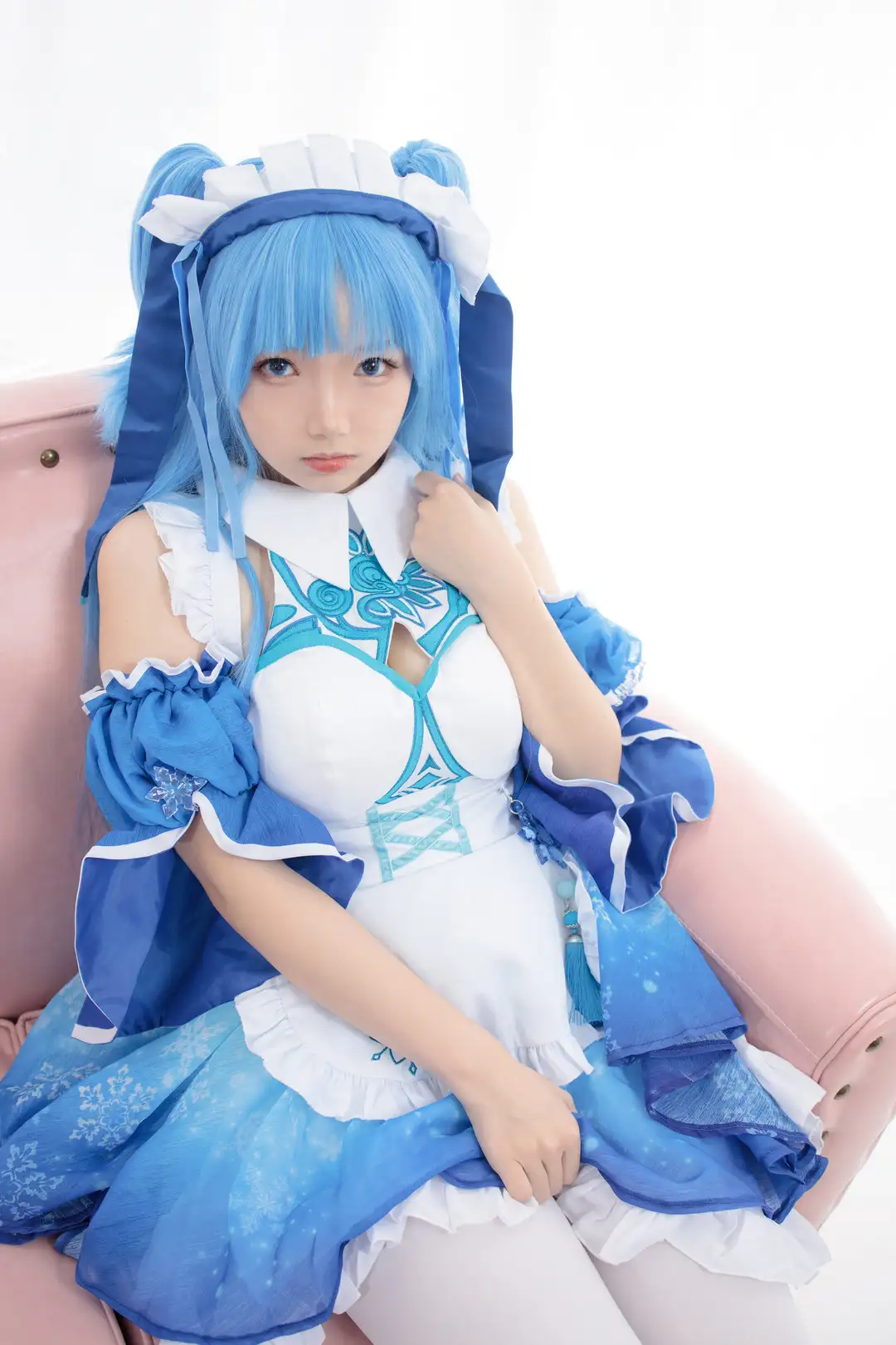 雪晴Astra 蓝白女仆裙坐姿 雪晴Astra 蓝白女仆裙坐姿